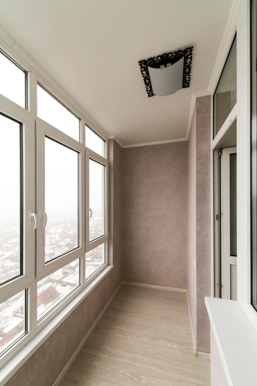 Studio Apartment On Bazhana Kiev Dış mekan fotoğraf